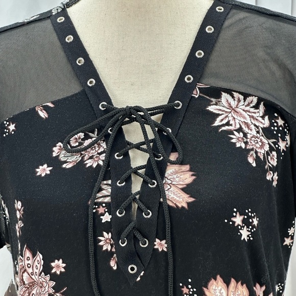 Gypsies & Moondust Short Sleeve Floral Print Lace Up Neck Tunic  - Black - Large - Picture 5 of 12